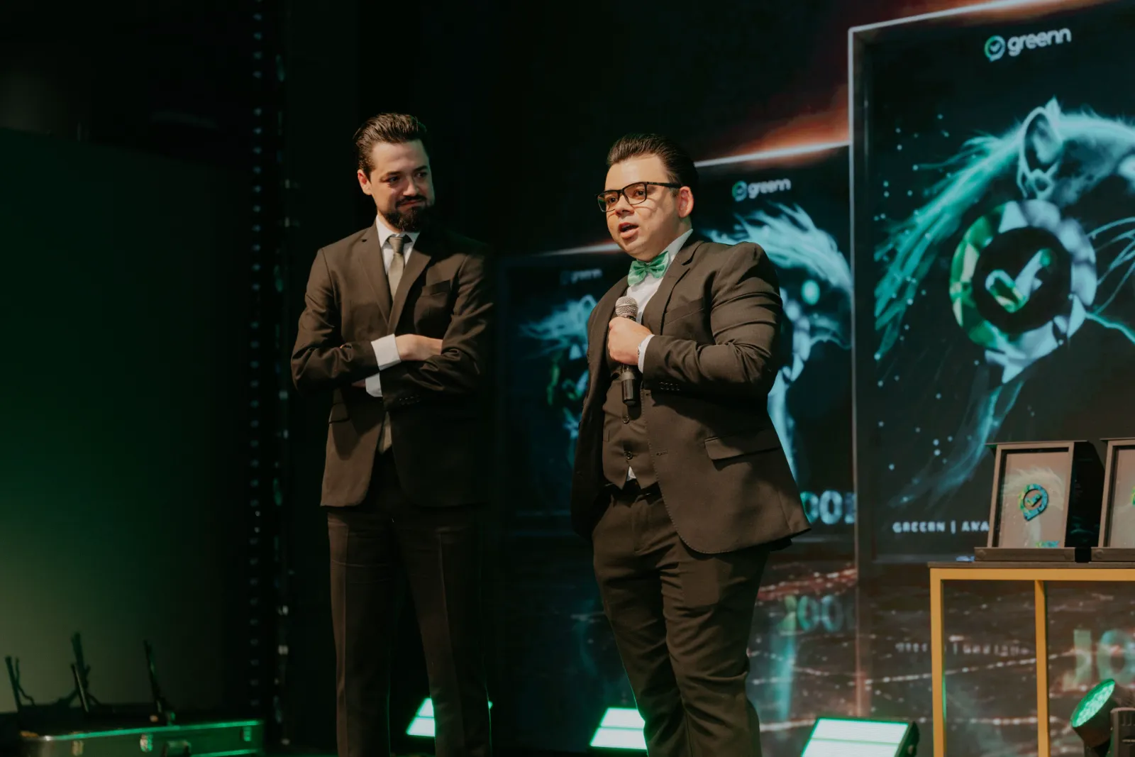 Rafael Wisch e Felipe Cerqueira no palco do Greenn Awards